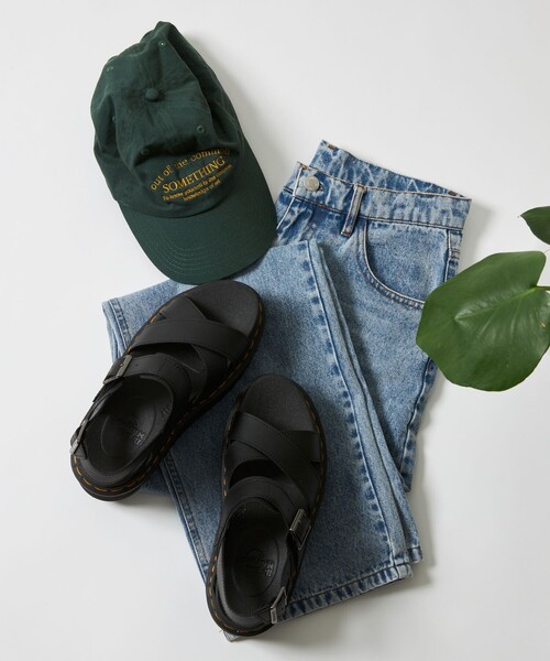 PUBLUX(パブリュクス)の「Dr.Martens/ドクターマーチン Voss II Quad/プラットフォームレザークロスサンダル 限定展開(サンダル・レディース・ブラック・3/4/6/5)」の6枚目の写真