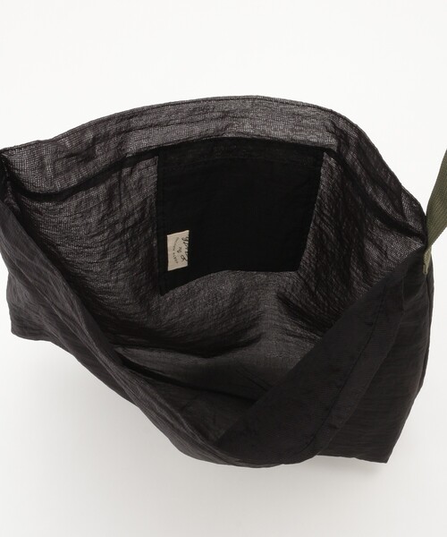 &Bridge(アンドブリッジ)の「Earth Made (アースメイド) シースルーショルダー調節付きバッグ(BK)(ショルダーバッグ・レディース・ライトグリーン・99)」の4枚目の写真