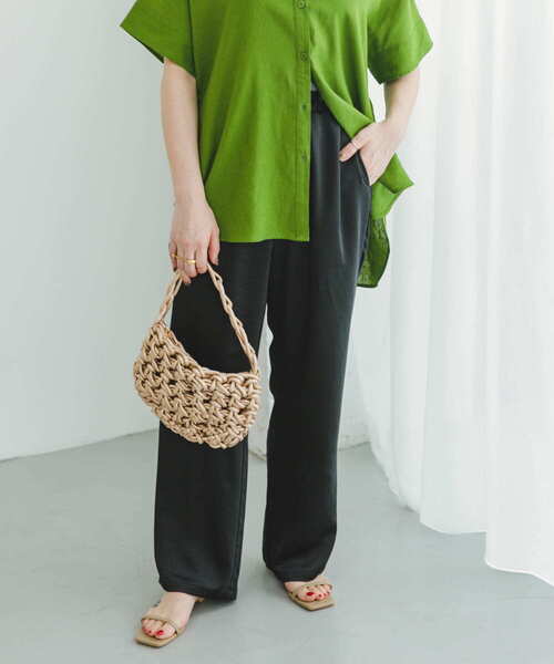 ITEMS URBANRESEARCH（アイテムズ アーバンリサーチ）の「サテンイージーパンツ（その他パンツ・レディース・ブラック/ブラウン/ベージュ・FREE）」の2枚目の写真