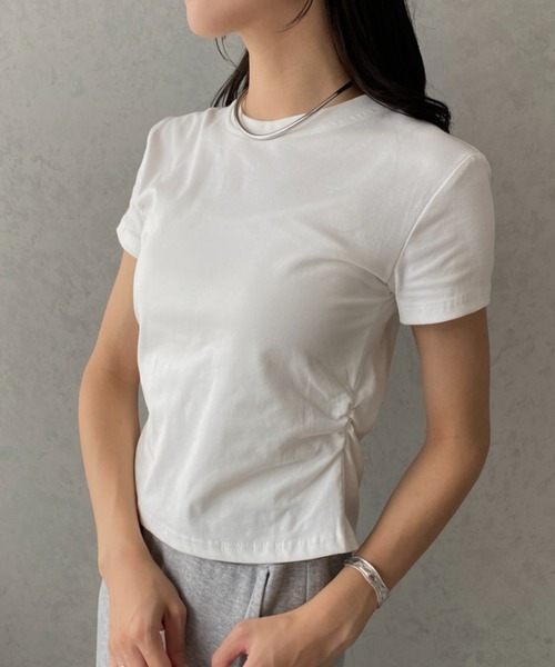 MYMOOD.(マイムード)の「サイドシャーリングTシャツ(Tシャツ/カットソー・レディース・ホワイト/オートミール/ブラック/グレー・FREE)」の1枚目の写真
