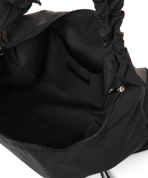 LAKOLE（ラコレ）の「ギャザーハンドルショルダーバッグ / 132238（ショルダーバッグ・レディース・オフホワイト/シルバー/ブラック・FREE）」の5枚目の写真