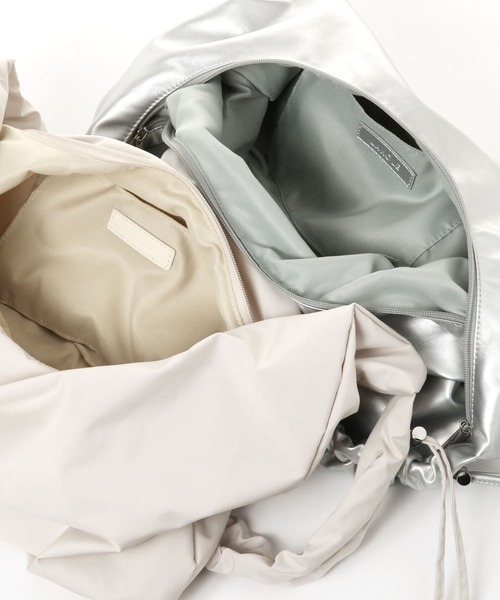 LAKOLE（ラコレ）の「ギャザーハンドルショルダーバッグ / 132238（ショルダーバッグ・レディース・オフホワイト/シルバー/ブラック・FREE）」の8枚目の写真