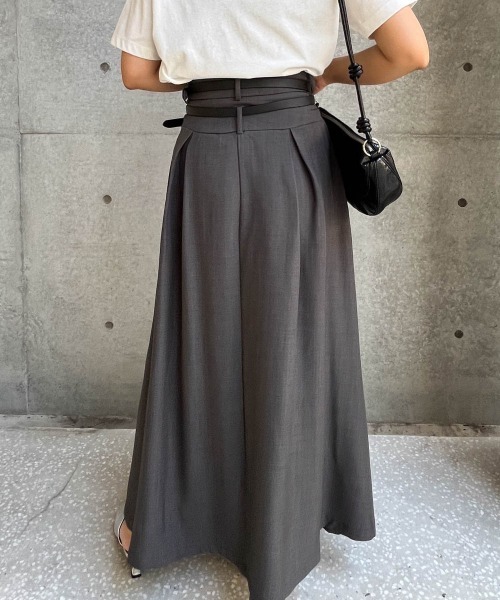 ketty cherie（ケティシェリー）の「ダブルベルトデザインタックワイドスカート≪洗濯機で洗える≫（スカート・レディース・ブラック/グレー・M）」の13枚目の写真
