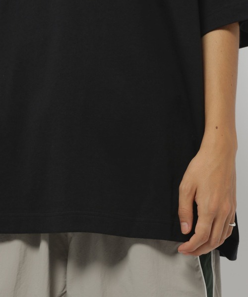 niko and...（ニコアンド）の「【OLD SMITH(オールドスミス)】Ｔシャツ（Tシャツ/カットソー・メンズ・ブラック/ホワイト・MEDIUM/LARGE）」の21枚目の写真