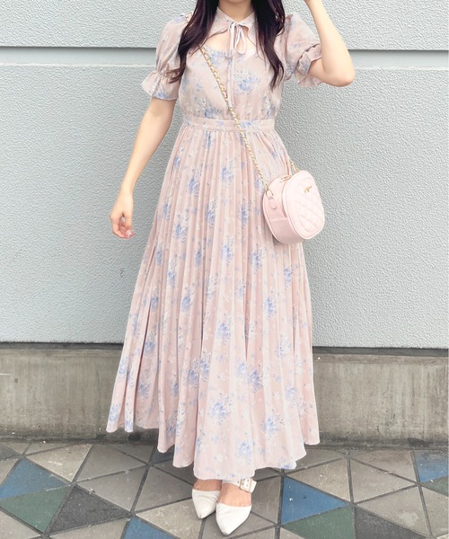 apres jour（アプレジュール）の「フロントオープン花柄ワンピース 