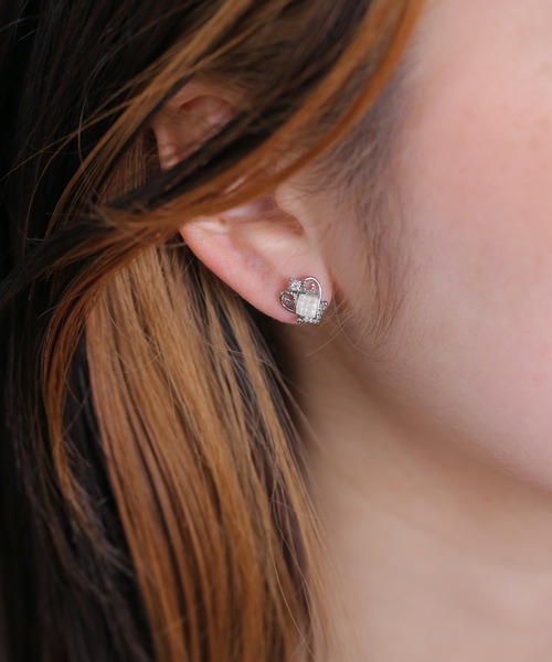 Peony(ピオニー)の「【Peony/ピオニー】/王冠風 ハートデザインピアス(ピアス(両耳用)・レディース・ゴールド系1/ゴールド系3/シルバー系2/シルバー系4/ゴールド系2/ゴールド系4/シルバー系3/シルバー系1・FREE)」の2枚目の写真