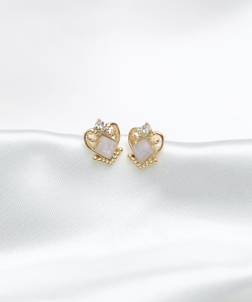 Peony(ピオニー)の「【Peony/ピオニー】/王冠風 ハートデザインピアス(ピアス(両耳用)・レディース・ゴールド系1/ゴールド系3/シルバー系2/シルバー系4/ゴールド系2/ゴールド系4/シルバー系3/シルバー系1・FREE)」の1枚目の写真