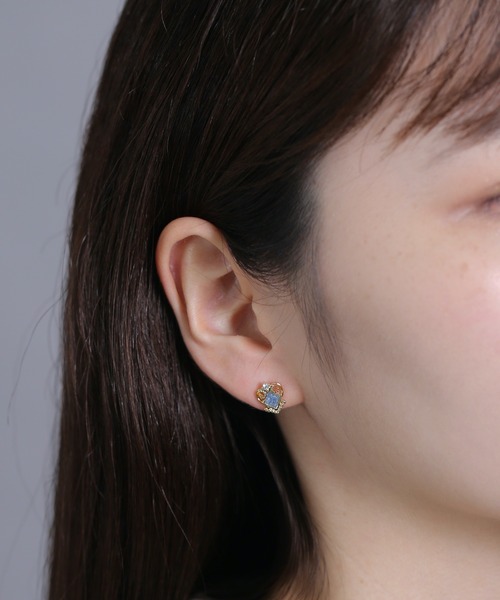 Peony(ピオニー)の「【Peony/ピオニー】/王冠風 ハートデザインピアス(ピアス(両耳用)・レディース・ゴールド系1/ゴールド系3/シルバー系2/シルバー系4/ゴールド系2/ゴールド系4/シルバー系3/シルバー系1・FREE)」の6枚目の写真