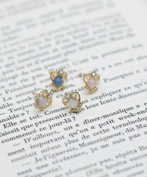 Peony(ピオニー)の「【Peony/ピオニー】/王冠風 ハートデザインピアス(ピアス(両耳用)・レディース・ゴールド系1/ゴールド系3/シルバー系2/シルバー系4/ゴールド系2/ゴールド系4/シルバー系3/シルバー系1・FREE)」の17枚目の写真