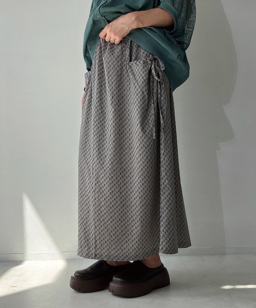 AS KNOW AS plus（アズノゥアズプラス）の「◇ダブルポケット付き ドロストスカート（スカート・レディース・ブラック系/グレー系/ブラック/カーキ・FREE）」の4枚目の写真