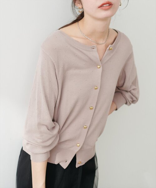 natural couture(ナチュラルクチュール)の「ちびハート釦ドット編みカーデ(カーディガン/ボレロ・レディース・ボルドー/ブラック/アイボリー/ピンクベージュ/ブルー・FREE)」の4枚目の写真