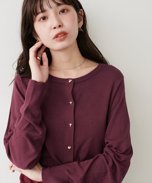 natural couture(ナチュラルクチュール)の「ちびハート釦ドット編みカーデ(カーディガン/ボレロ・レディース・ボルドー/ブラック/アイボリー/ピンクベージュ/ブルー・FREE)」の5枚目の写真