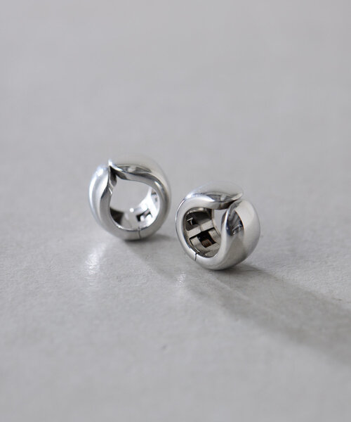 ear PAPILLONNER(イアパピヨネ)の「《金属アレルギー対応/ステンレス/2点セット》ぽってり幅広イヤーカフ(イヤーカフ・レディース・ゴールド/シルバー・FREE)」の3枚目の写真
