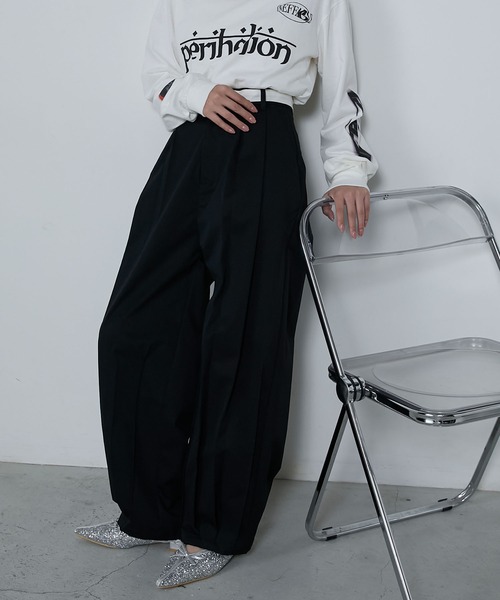 le ELMi（ルエルミ）の「Waist satin line double-tuck darts pants