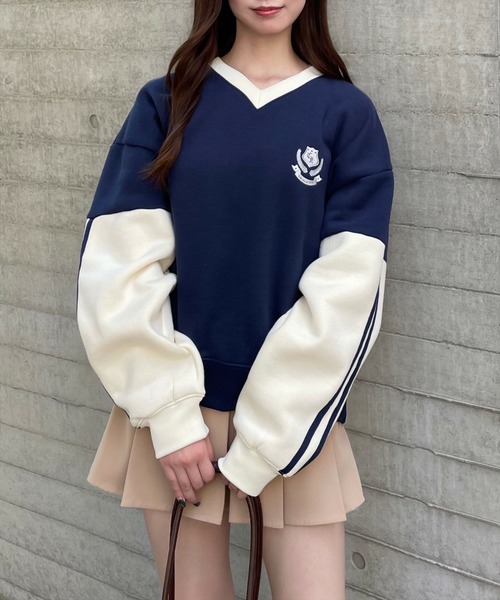 clear（クリア）の「ライン入リ配色ワンポイント刺繍スウェット[大人カジュアル オーバーサイズ]≪再入荷≫（スウェット・レディース・ネイビー/モカ・F）」の2枚目の写真