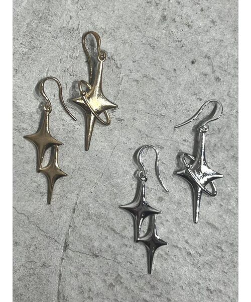 EMODA（エモダ）の「アシンメトリースパークルピアス（ピアス（両耳用）・レディース・ゴールド/シルバー・FREE）」の4枚目の写真