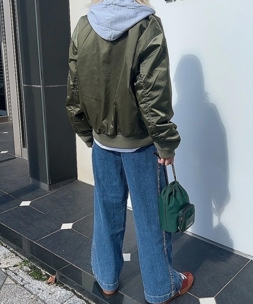 LACOSTE（ラコステ）の「撥水ボンバージャケット / 中綿 MA-1 フライトジャケット/ミリタリーブルゾン（MA-1・メンズ・カーキ/ブラック・48/50/46/52）」の16枚目の写真