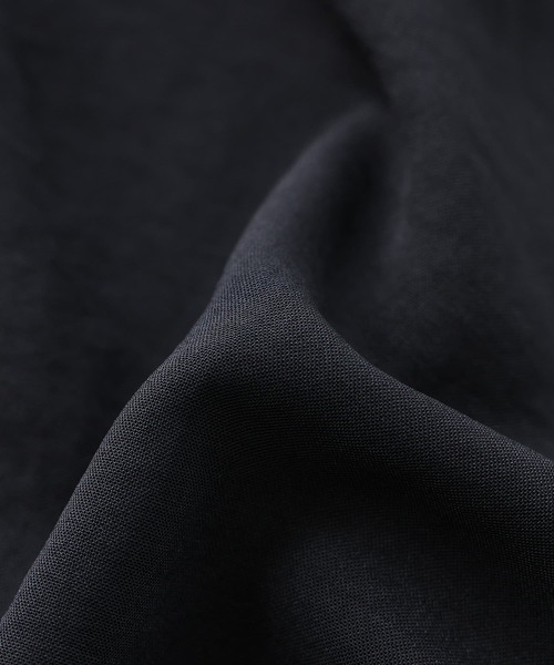 kOhAKU（コハク）の「アシメデザインシャツ（シャツ/ブラウス・レディース・ブラック/オフホワイト・2/1）」の4枚目の写真