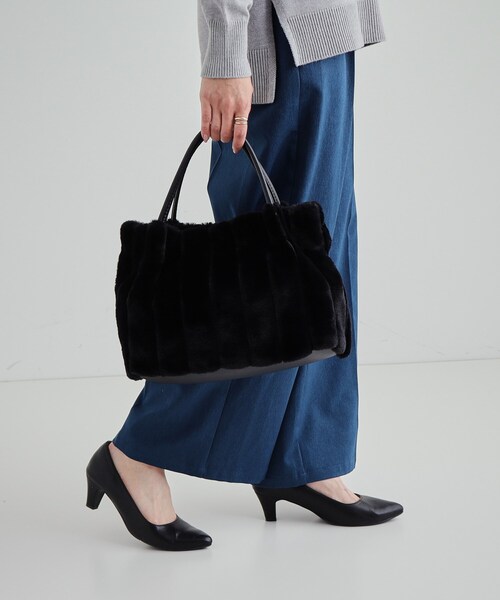 SHOO・LA・RUE（シューラルー）の「◆【2WAY】上品カラーで取り入れやすい ふわふわ ストライプファートートバッグ（トートバッグ・レディース・ベージュ/グレー/ブラック/アイボリー・00）」の20枚目の写真