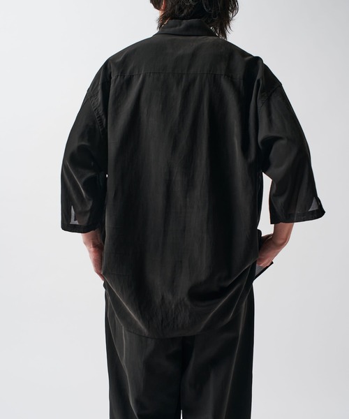 Lui's（ルイス）の「キュプラ混ワイド半袖シャツ（シャツ/ブラウス・メンズ・ネイビー/チャコールグレー/ブラック・FREE）」の4枚目の写真