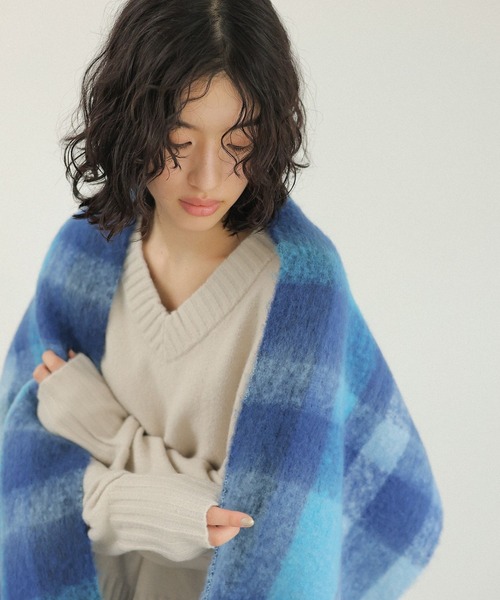 LEPSIM（レプシィム）の「太フリンジチェックストール　145725（ストール/ショール・レディース・ブルー/オレンジ/ブルー系その他・ONE SIZE）」の4枚目の写真