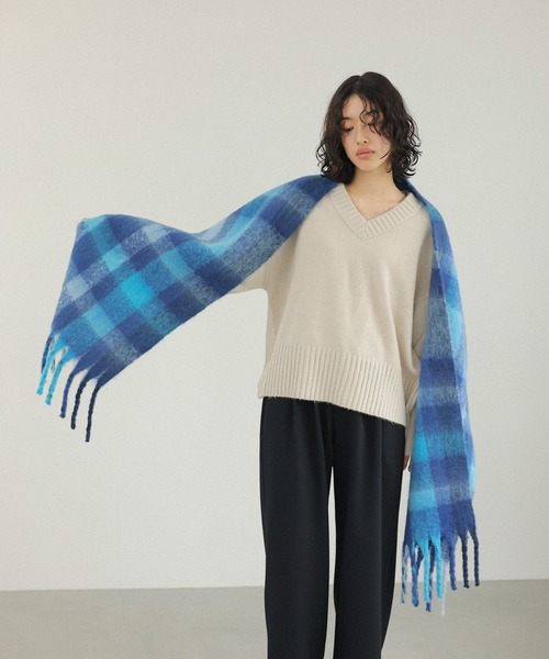 LEPSIM（レプシィム）の「太フリンジチェックストール　145725（ストール/ショール・レディース・ブルー/オレンジ/ブルー系その他・ONE SIZE）」の6枚目の写真