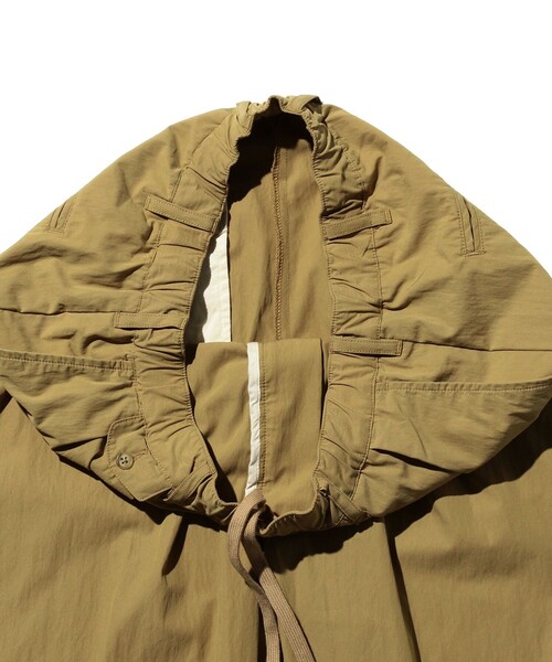 BEAMS PLUS(ビームスプラス)の「コンフォート クロス 2プリーツ リラックス トラウザーズ(チノパンツ・メンズ・カーキ・M/XL/S/L)」の4枚目の写真