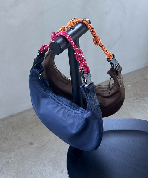 Doux archives（ドゥアルシーヴ）の「[ﾙﾍﾞﾙﾆ]Cord moon bag S(N)（ハンドバッグ・レディース・ブラウン/ネイビー・FREE）」の10枚目の写真