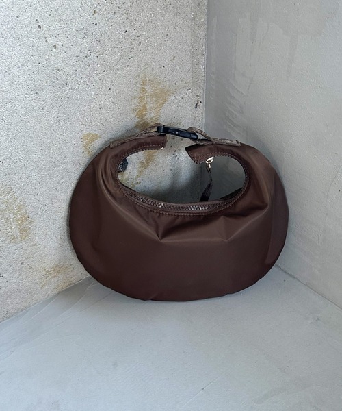 Doux archives（ドゥアルシーヴ）の「[ﾙﾍﾞﾙﾆ]Cord moon bag S(N)（ハンドバッグ・レディース・ブラウン/ネイビー・FREE）」の11枚目の写真