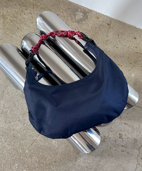 Doux archives（ドゥアルシーヴ）の「[ﾙﾍﾞﾙﾆ]Cord moon bag S(N)（ハンドバッグ・レディース・ブラウン/ネイビー・FREE）」の12枚目の写真