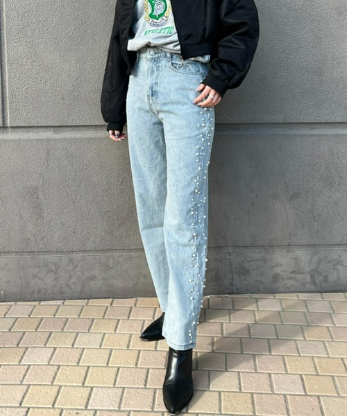 ampm(エーエムピーエム)の「【ampm】パール&ビジューサイドラインデニムパンツ(デニムパンツ・レディース・ブルー・MEDIUM)」の1枚目の写真