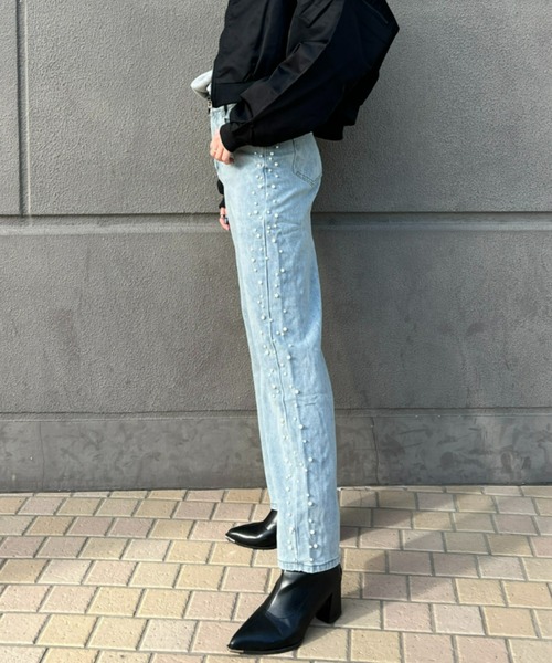 ampm(エーエムピーエム)の「【ampm】パール&ビジューサイドラインデニムパンツ(デニムパンツ・レディース・ブルー・MEDIUM)」の2枚目の写真