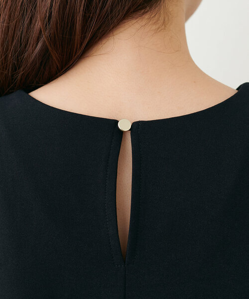 natural couture(ナチュラルクチュール)の「【WEB限定】カットジョーゼットプリーツ切替ワンピース(ワンピース・レディース・ブラック/アイボリー/ブルー・FREE)」の11枚目の写真
