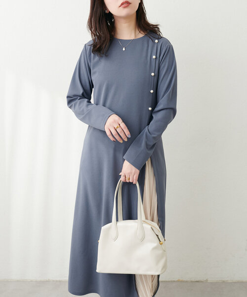 natural couture(ナチュラルクチュール)の「【WEB限定】カットジョーゼットプリーツ切替ワンピース(ワンピース・レディース・ブラック/アイボリー/ブルー・FREE)」の7枚目の写真