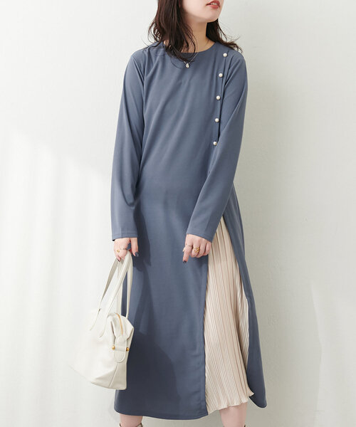 natural couture(ナチュラルクチュール)の「【WEB限定】カットジョーゼットプリーツ切替ワンピース(ワンピース・レディース・ブラック/アイボリー/ブルー・FREE)」の6枚目の写真