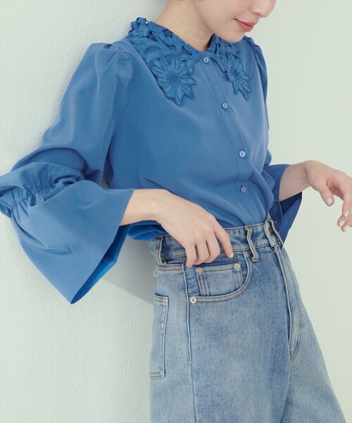 natural couture(ナチュラルクチュール)の「【WEB限定】大人レース衿ブラウス(シャツ/ブラウス・レディース・オフホワイト/ブルー/グレイッシュベージュ・FREE)」の4枚目の写真