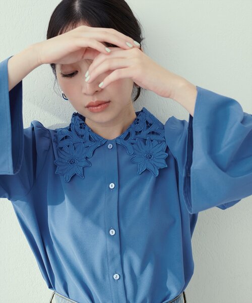 natural couture(ナチュラルクチュール)の「【WEB限定】大人レース衿ブラウス(シャツ/ブラウス・レディース・オフホワイト/ブルー/グレイッシュベージュ・FREE)」の6枚目の写真