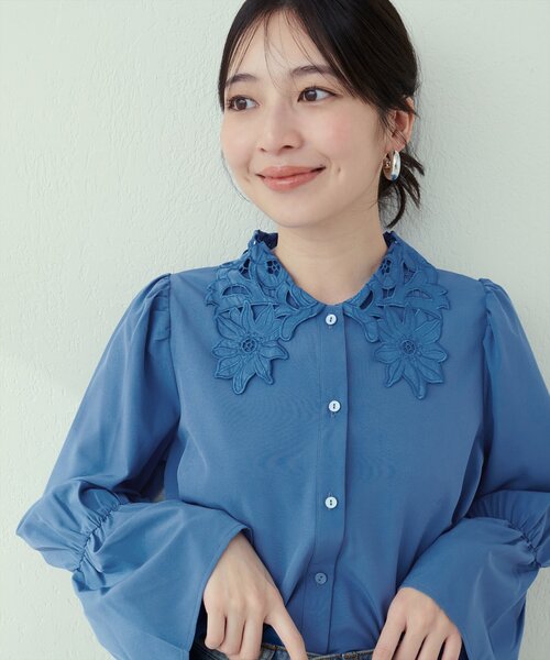 natural couture(ナチュラルクチュール)の「【WEB限定】大人レース衿ブラウス(シャツ/ブラウス・レディース・オフホワイト/ブルー/グレイッシュベージュ・FREE)」の7枚目の写真