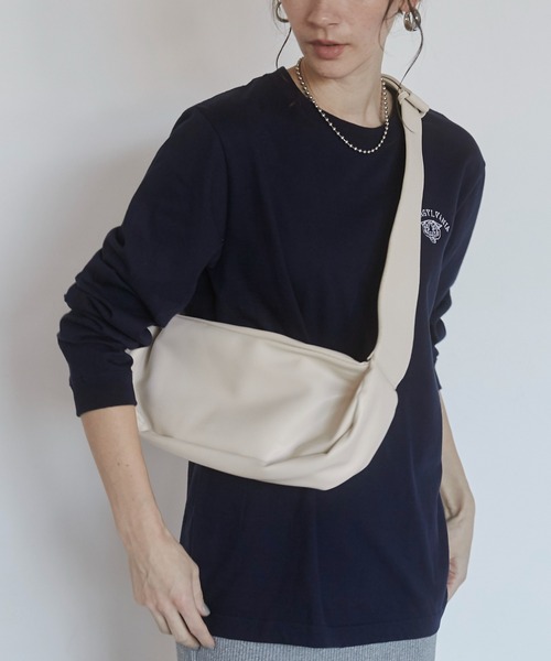 ANGIE（アンジー）の「ワイドハーフムーン ショルダーバッグ（ショルダーバッグ・レディース・アイボリー/ブラック・FREE）」の5枚目の写真