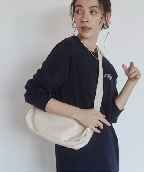 ANGIE（アンジー）の「ワイドハーフムーン ショルダーバッグ（ショルダーバッグ・レディース・アイボリー/ブラック・FREE）」の6枚目の写真