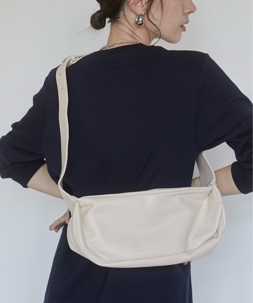 ANGIE（アンジー）の「ワイドハーフムーン ショルダーバッグ（ショルダーバッグ・レディース・アイボリー/ブラック・FREE）」の10枚目の写真