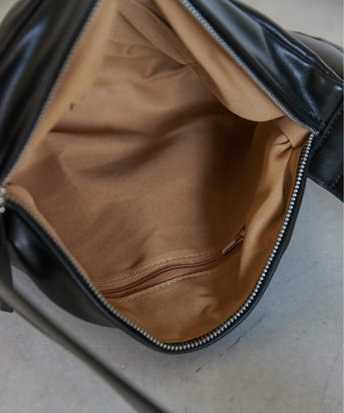 ANGIE（アンジー）の「ワイドハーフムーン ショルダーバッグ（ショルダーバッグ・レディース・アイボリー/ブラック・FREE）」の16枚目の写真