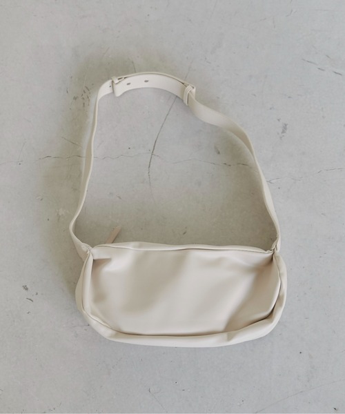ANGIE（アンジー）の「ワイドハーフムーン ショルダーバッグ（ショルダーバッグ・レディース・アイボリー/ブラック・FREE）」の12枚目の写真