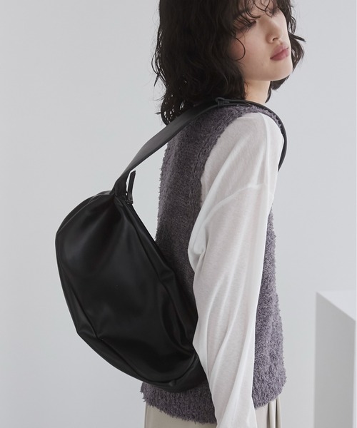 ANGIE（アンジー）の「ワイドハーフムーン ショルダーバッグ（ショルダーバッグ・レディース・アイボリー/ブラック・FREE）」の11枚目の写真
