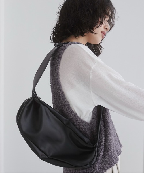 ANGIE（アンジー）の「ワイドハーフムーン ショルダーバッグ（ショルダーバッグ・レディース・アイボリー/ブラック・FREE）」の18枚目の写真