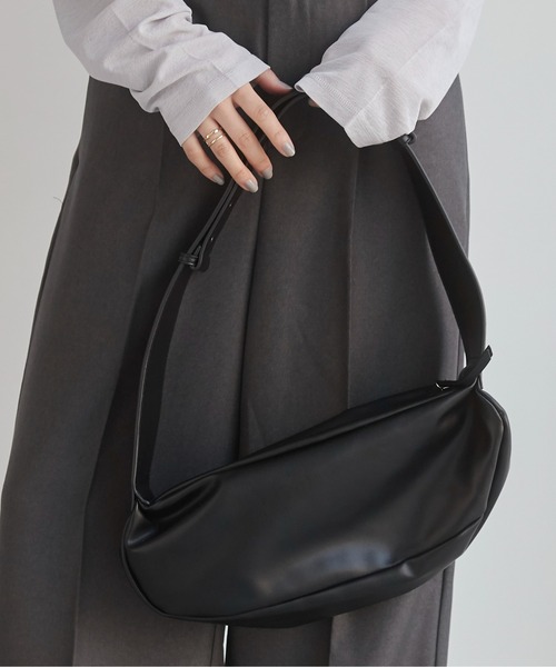 ANGIE（アンジー）の「ワイドハーフムーン ショルダーバッグ（ショルダーバッグ・レディース・アイボリー/ブラック・FREE）」の20枚目の写真