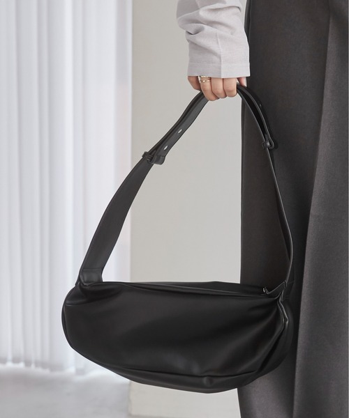 ANGIE（アンジー）の「ワイドハーフムーン ショルダーバッグ（ショルダーバッグ・レディース・アイボリー/ブラック・FREE）」の21枚目の写真