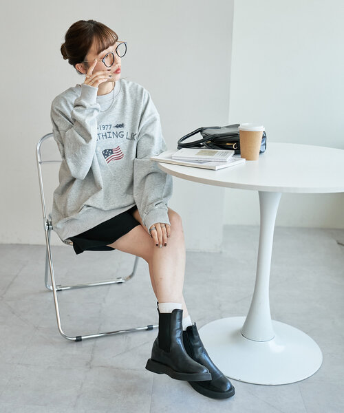 【ユニセックス】チェーンステッチモチーフ刺繍スウェット（Tシャツ/カットソー）｜DISCOAT（ディスコート）
