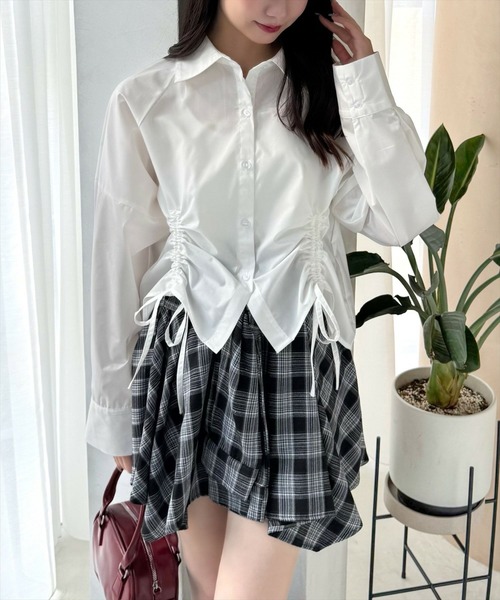 CLEAR BASIC（クリアベーシック）の「裾ドロストストライプシャツ [着回し力万能 大人ガーリー ]≪CLEAR BASIC≫（シャツ/ブラウス・レディース・サックスブルー/オフホワイト/ブルー系その他・F）」の2枚目の写真