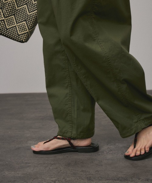 SALON adam et rope'（サロン アダム エ ロペ）の「【WEB限定】2WAYミリタリータックカーゴパンツ［コットンブレンド］（カーゴパンツ・レディース・ベージュ/カーキ・FREE）」の12枚目の写真